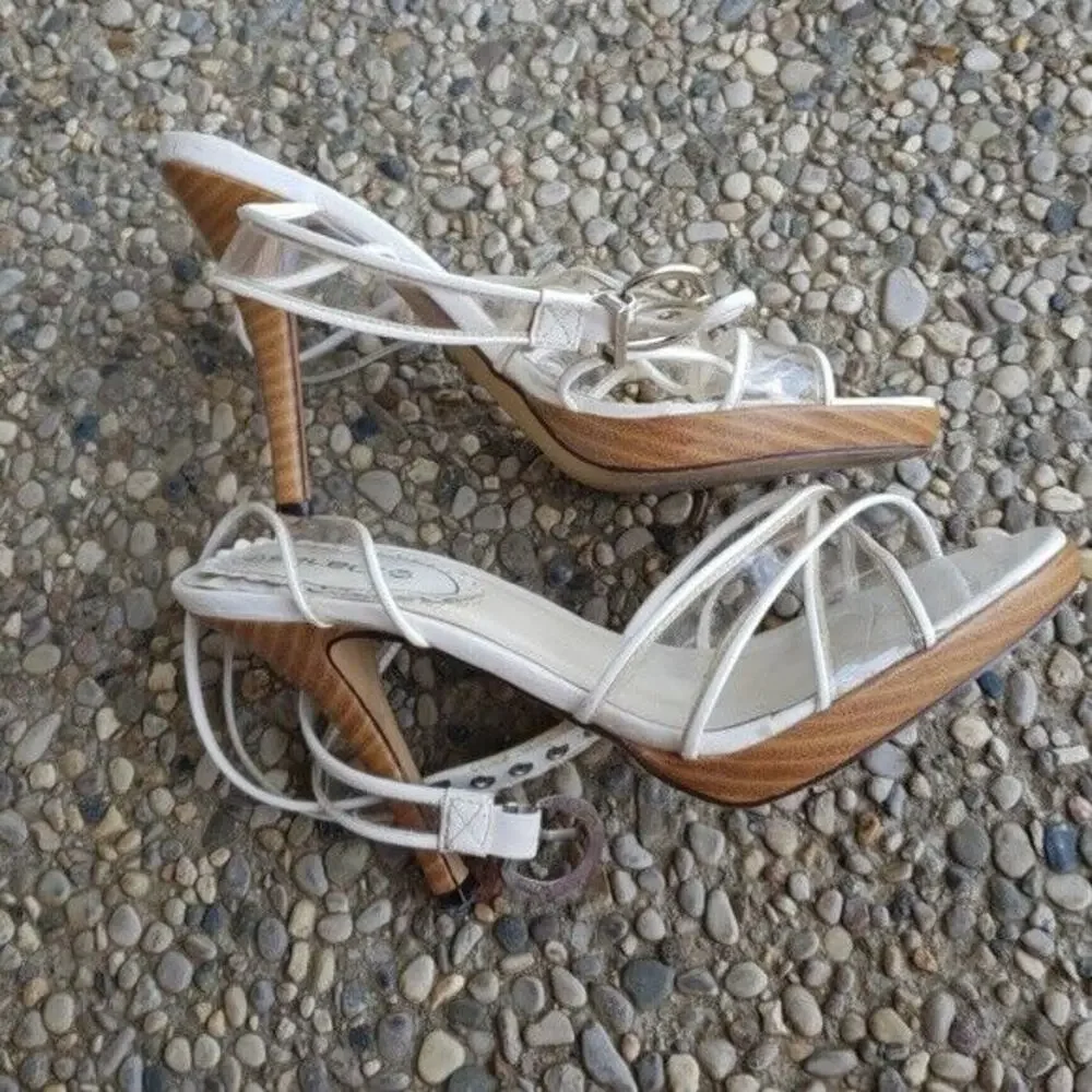 White Heels **REPAIR NEEDED** - UK Size 4/US Size 6